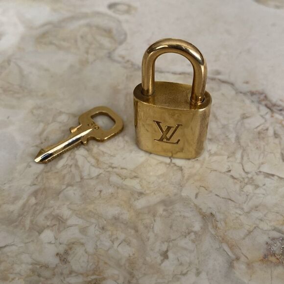 AUTHENTIC Louis Vuitton Padlock & Key #319 - Picture 4 of 6